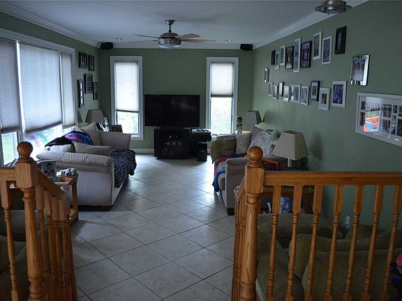 4th image of 62 Wyandotte St