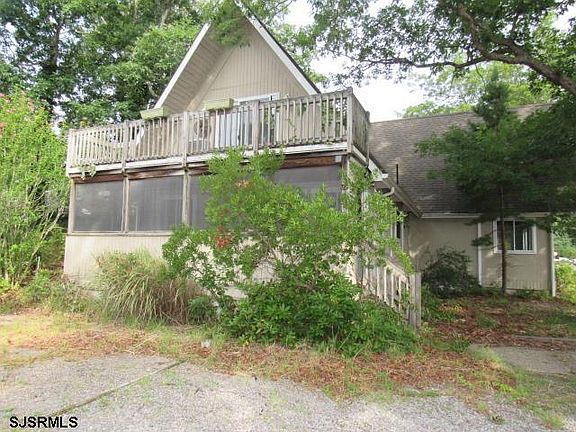 3rd image of 14 Pine Tree Dr