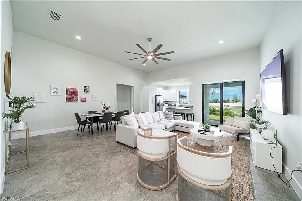 3 bed, 3.5 bath, 2041 sqft, $2,500 — Photo 2