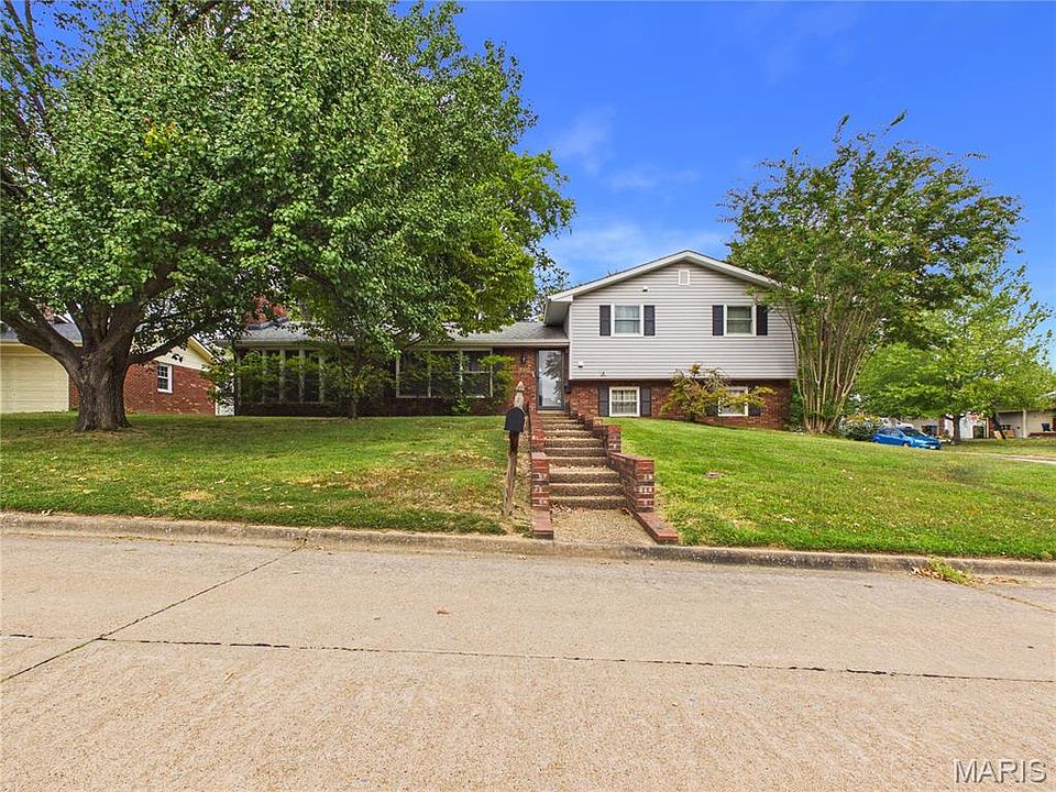 1st image of 2002 Robin Hood Cir