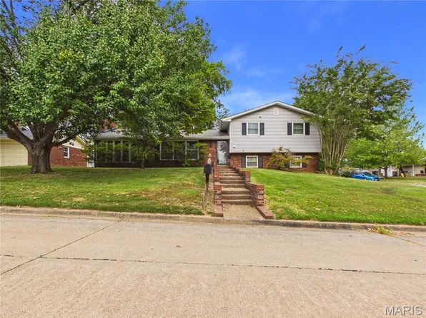 2002 Robin Hood Cir, Cape Girardeau, MO 63701