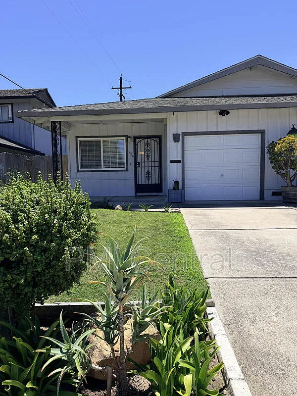 2 bed, 1.0 bath, 900 sqft, $1,950 — Photo 2