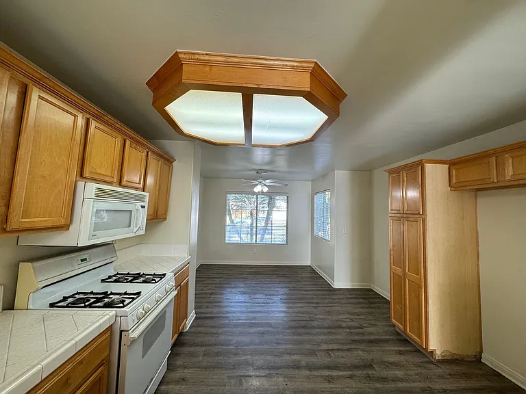9109 Chattaroy St — Photo 4