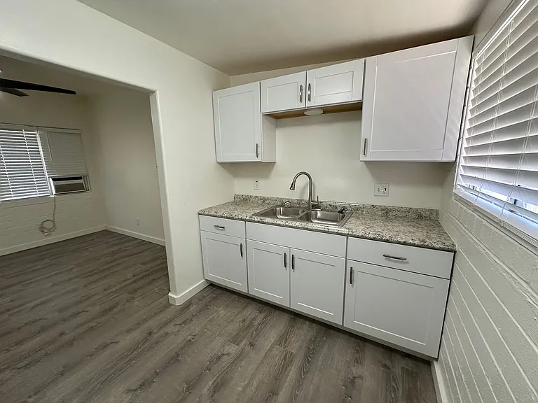 1022 N Palo Verde Blvd — Photo 2