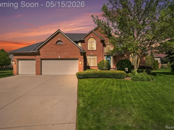 21345 Dalton Ct, Macomb, MI 48044