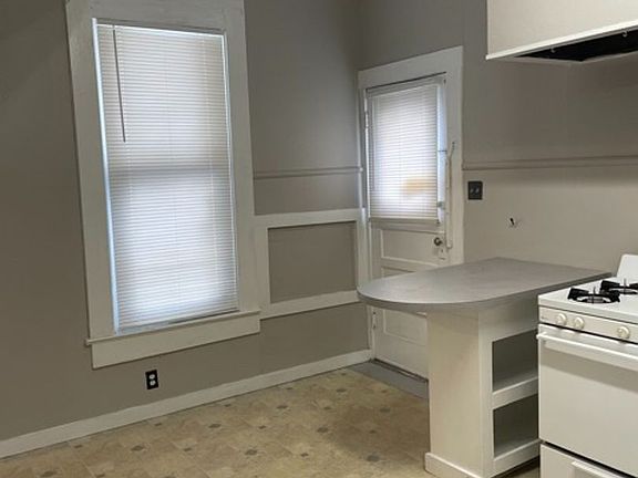 5th image of 539 Olive St Unit A