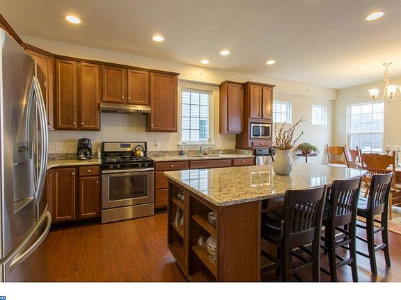 5th image of 412 Hallman Ct