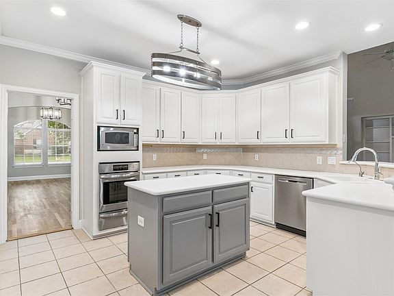 4th image of 5912 Crestberry Ln
