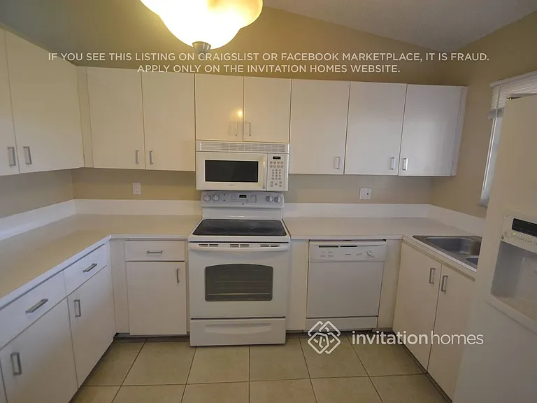 10215 NW 126th St — Photo 3