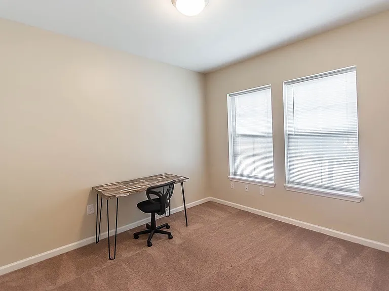 East Bay II Apartments — Photo 27