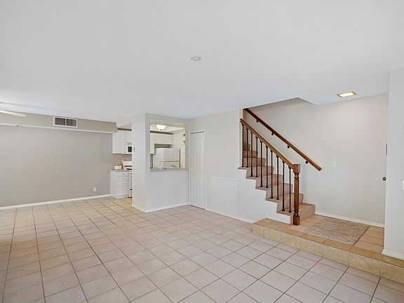 5th image of 2680 N Lake Ave #1