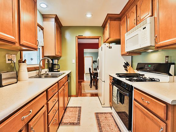4th image of 2775 Hrinda Dr