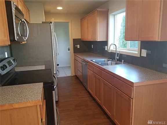 4th image of 309 115th St Ct E
