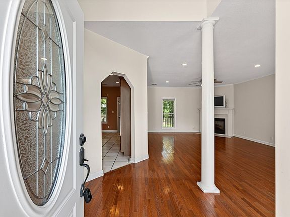 5th image of 204 Cheshire Rd