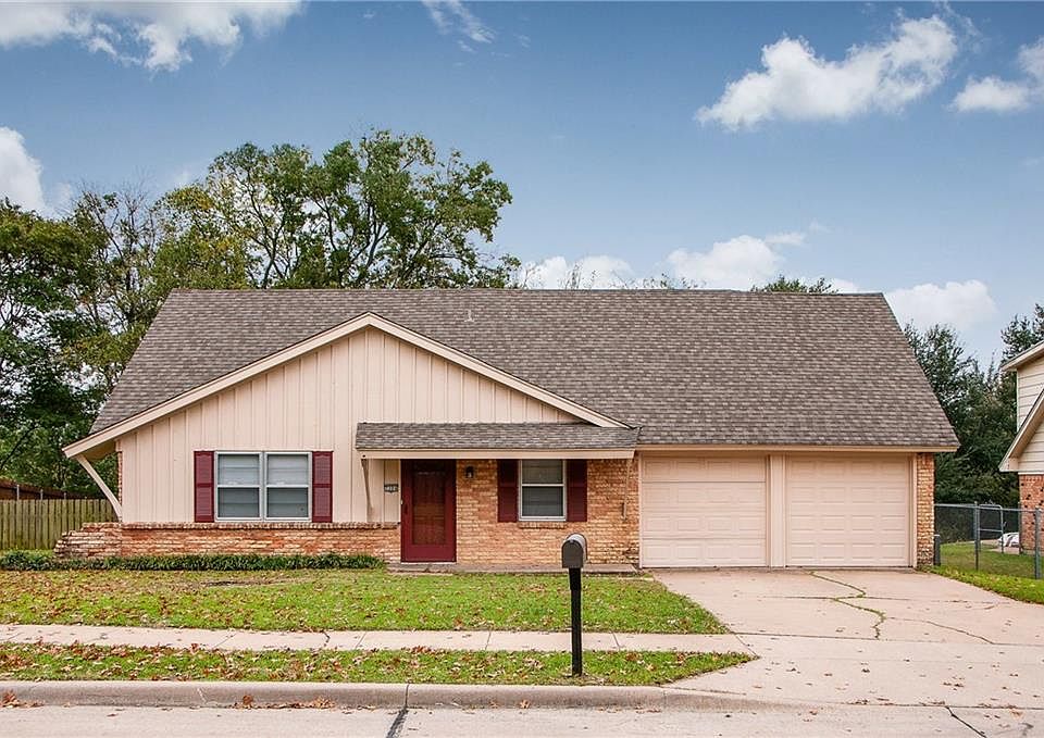 1st image of 2304 Woodlawn Dr