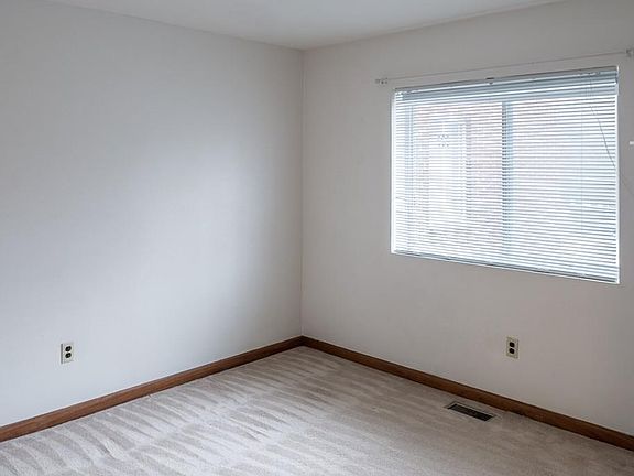 4th image of 28 Bayberry Dr APT 1