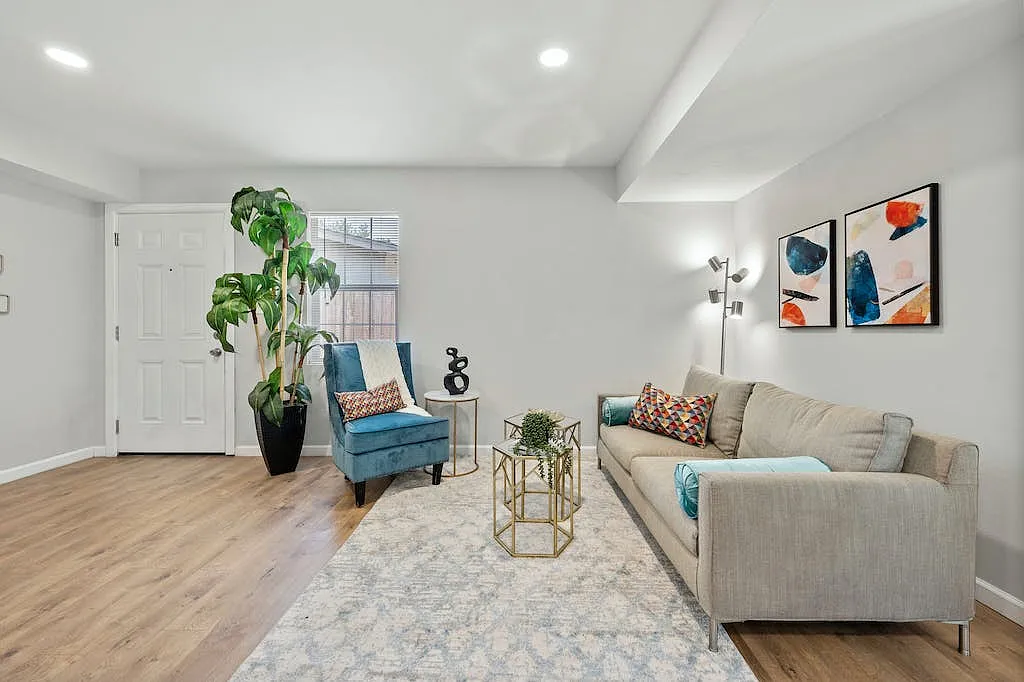 3 bed, 1100 sqft, $2,150 — Photo 4