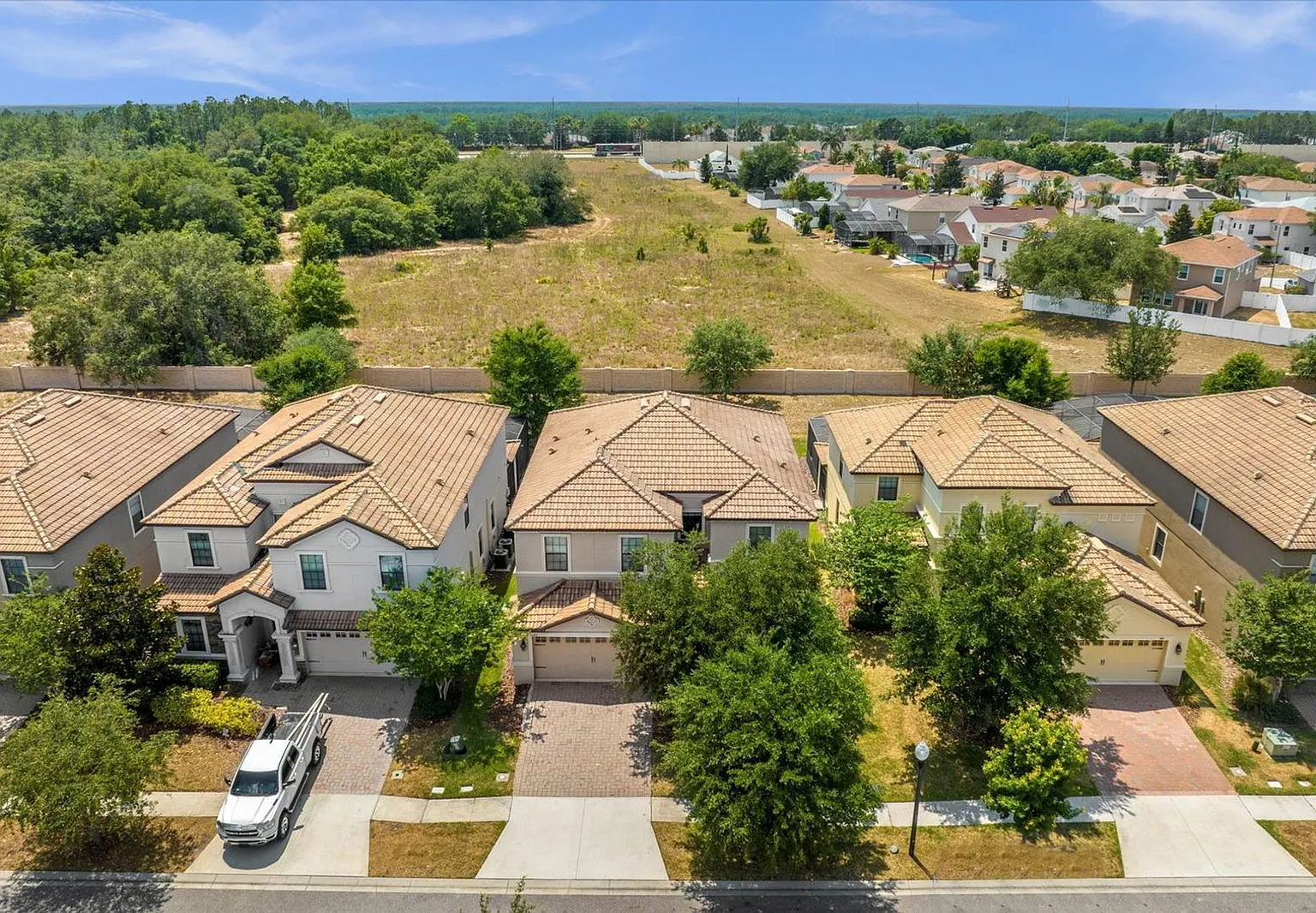 6 bed, 6.0 bath, 3339 sqft, $4,000 — Photo 4