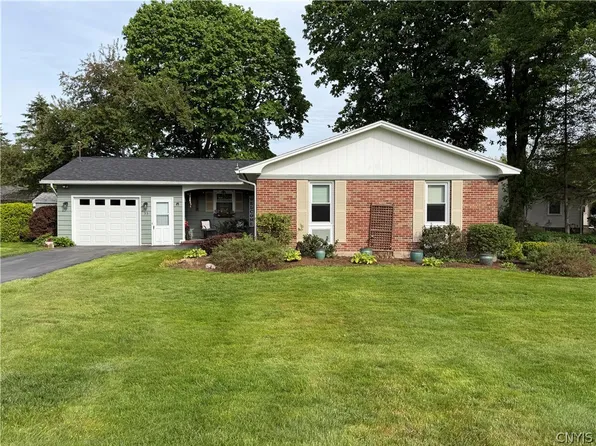 53 Ridgeway Sites Ave, Oswego, NY 13126