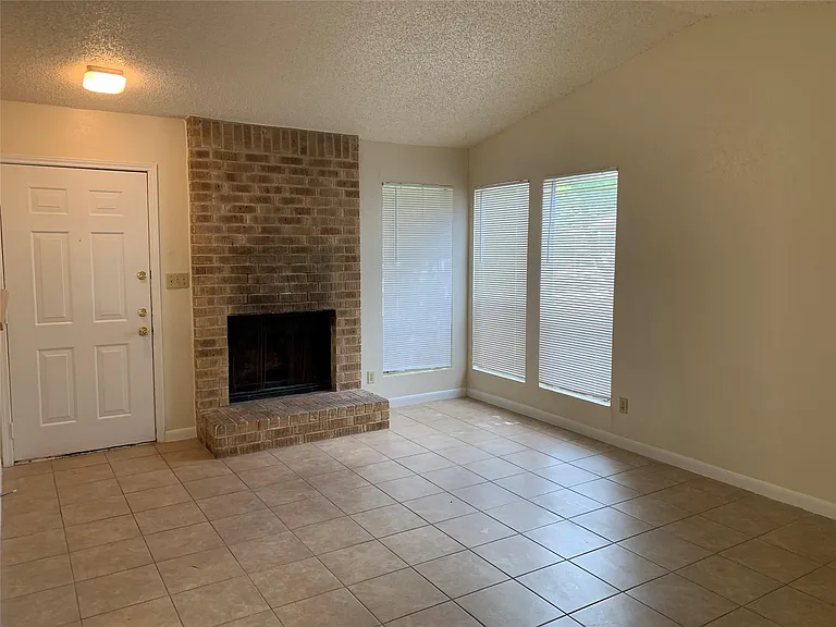 10447 Doc Holliday Trl #B — Photo 8