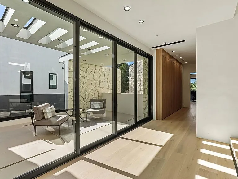 824 N Curson Ave — Photo 28