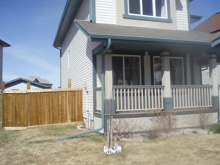 5567 Stevens Cres NW — Photo 2