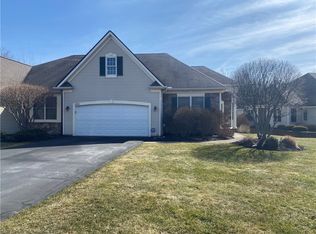 1041 Chapelhill Dr, Victor, NY 14564