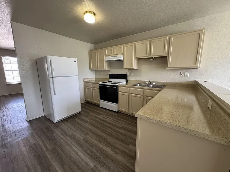 2901 Cantabrian Dr — Photo 7