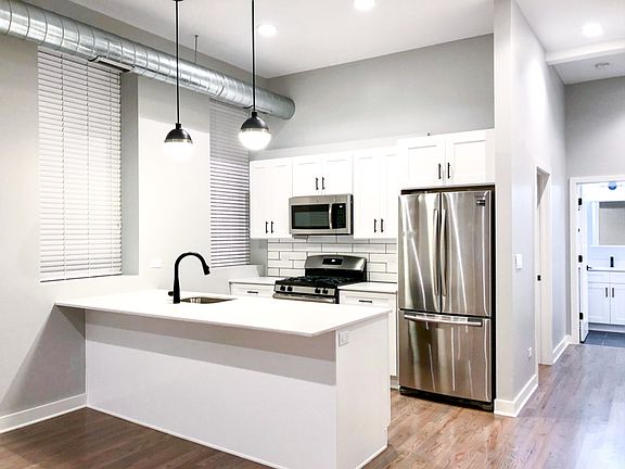 2nd image of 1523 W Chicago Ave #205