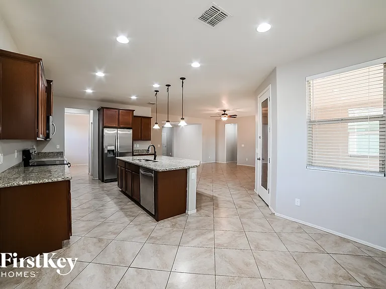 1931 W Desert Spring Way — Photo 5