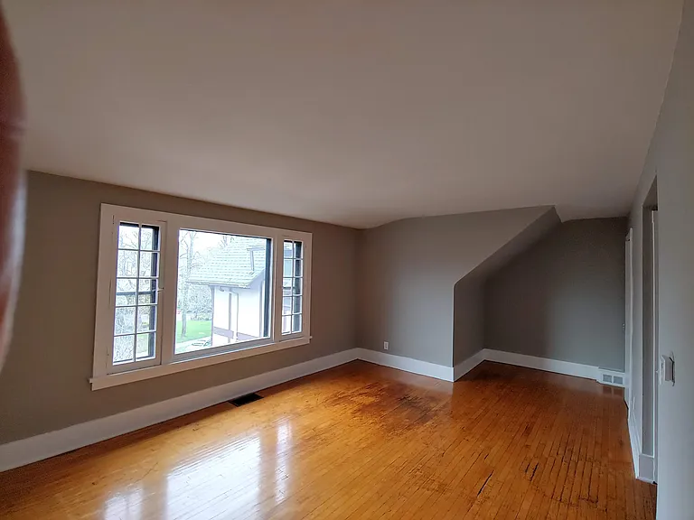 Huge living room with large closet
Window overlook Park Ave
Room for a home office