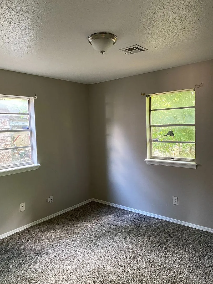 Charming, Updated 4-Bedroom Home Available! — Photo 2