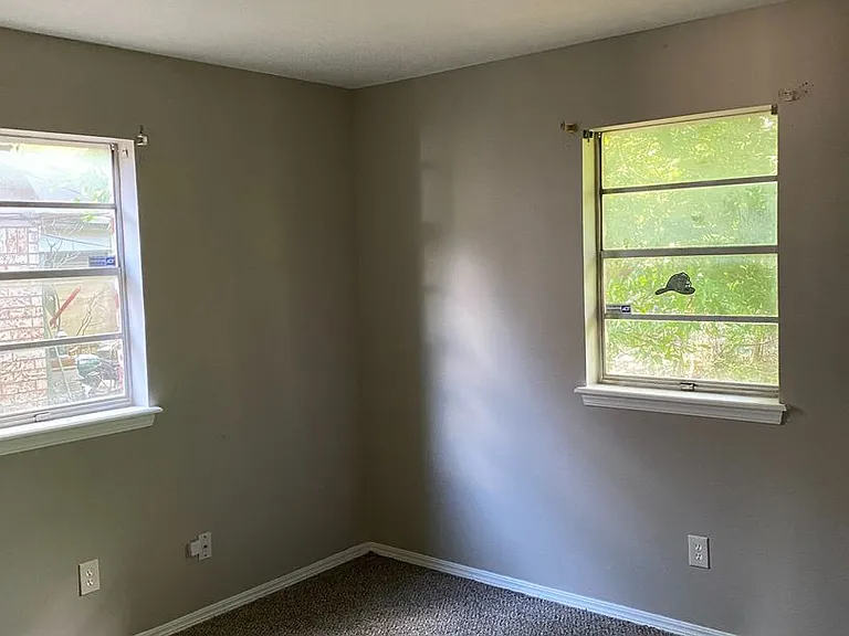 637 Royal Ave — Photo 7