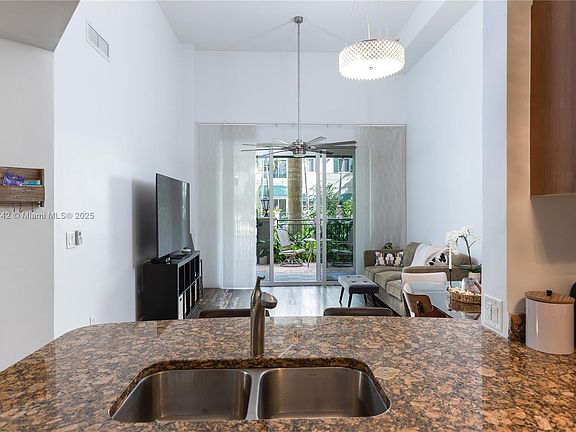 4th image of 510 NW 84th Ave APT 122