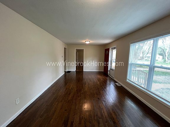3rd image of 10602 Palmer Ave