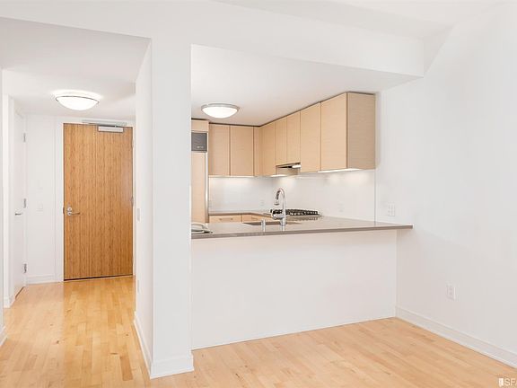 5th image of 301 Mission St APT 18D
