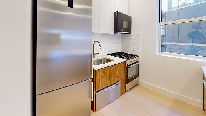 Rented by Bond New York | media 24