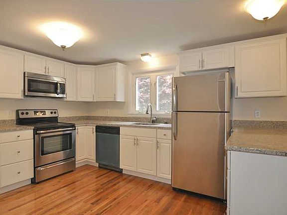 4th image of 96 Goldsmith Ave