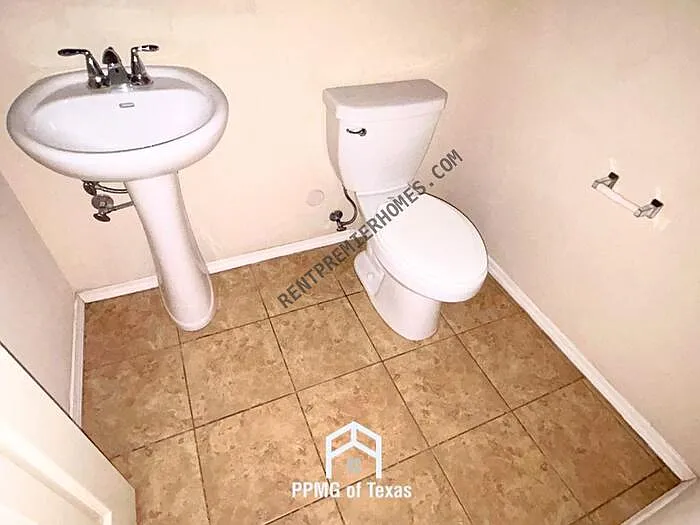 14753 S Lakewood Ave — Photo 4