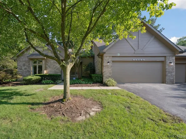 29738 Nova Woods Dr, Farmington, MI 48331