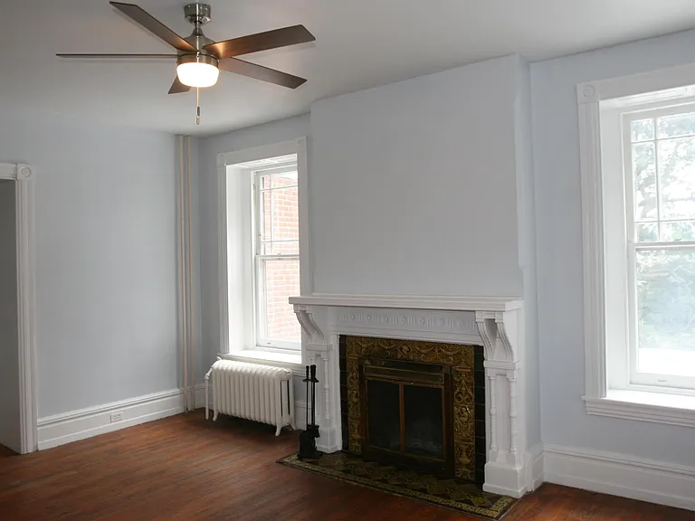 420 W School House Ln #2R — Photo 3