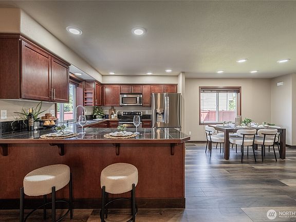 4th image of 17602 79th Drive NE