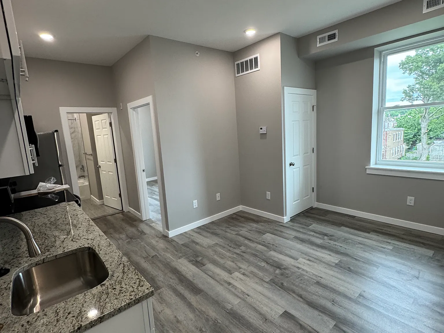 6658 Keystone St — Photo 2