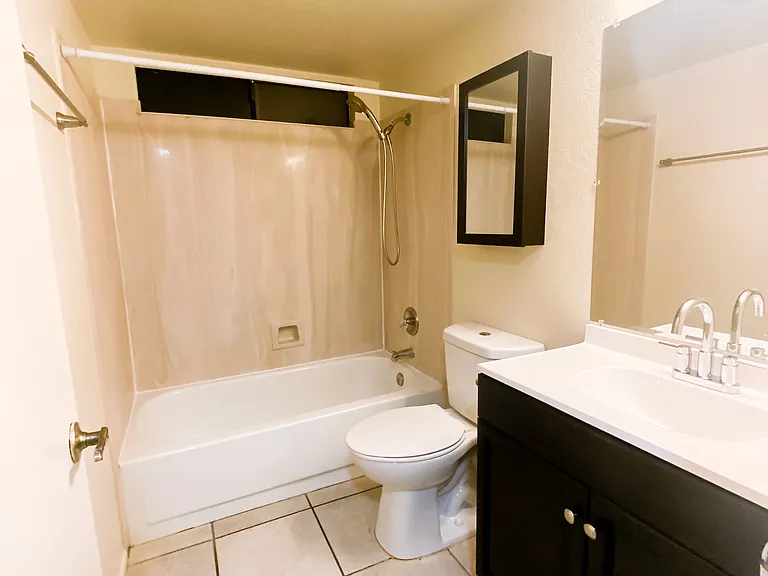 4321 Avenida Palermo #D — Photo 9