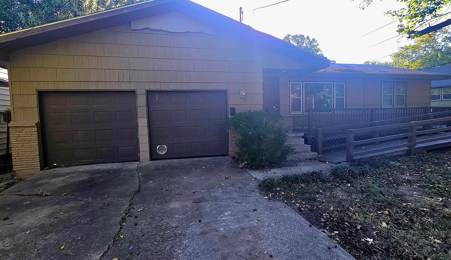 4 Bedroom home with a 2 car garage on the East Side for $1595! — Photo 1