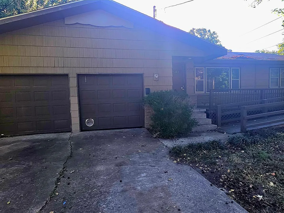 2004 S Linden Ave
