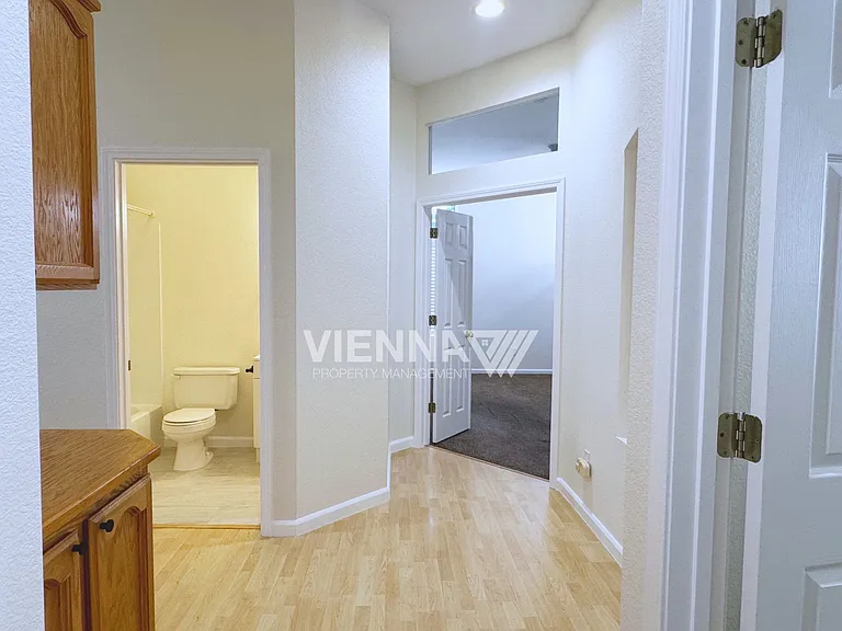 2736 Genesee Dr — Photo 16