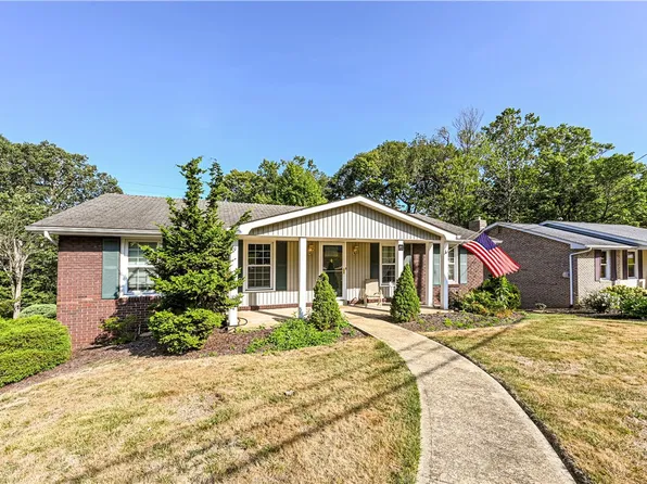 20 Nottingham Dr, Greensburg, PA 15601