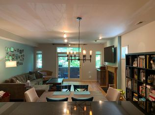 3924 N Southport Ave APT 3S, Chicago, IL 60613