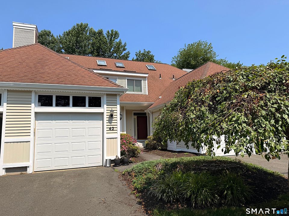 1st image of 42 Summerfield Gardens #42